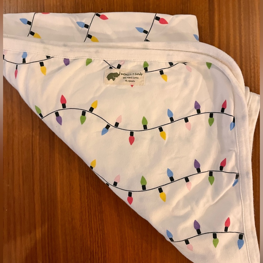 Christmas Lights Print | Monica + Andy Coming Home Blanket | LIKE NEW 🎄